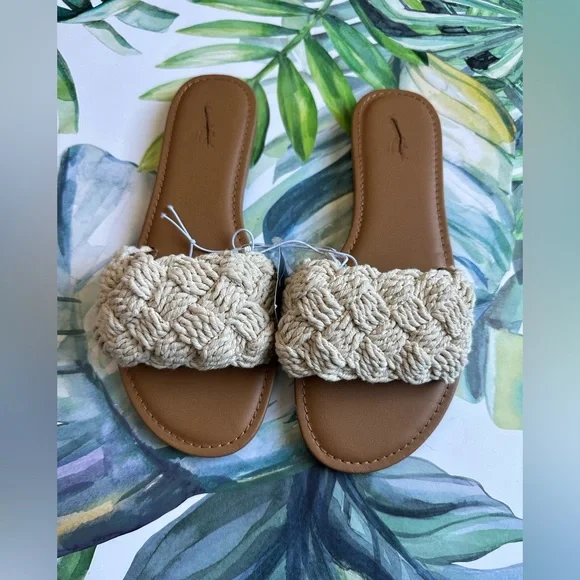 Universal Thread sandals - Ivory NWT - Picture 1 of 5